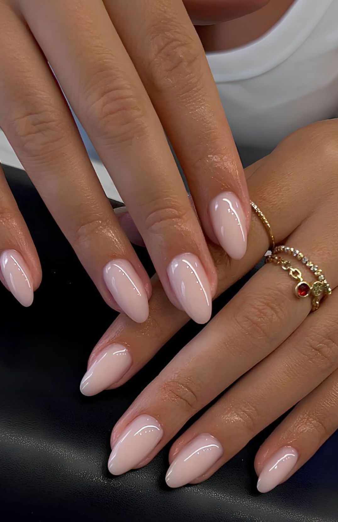 Minimalistische nude nagels