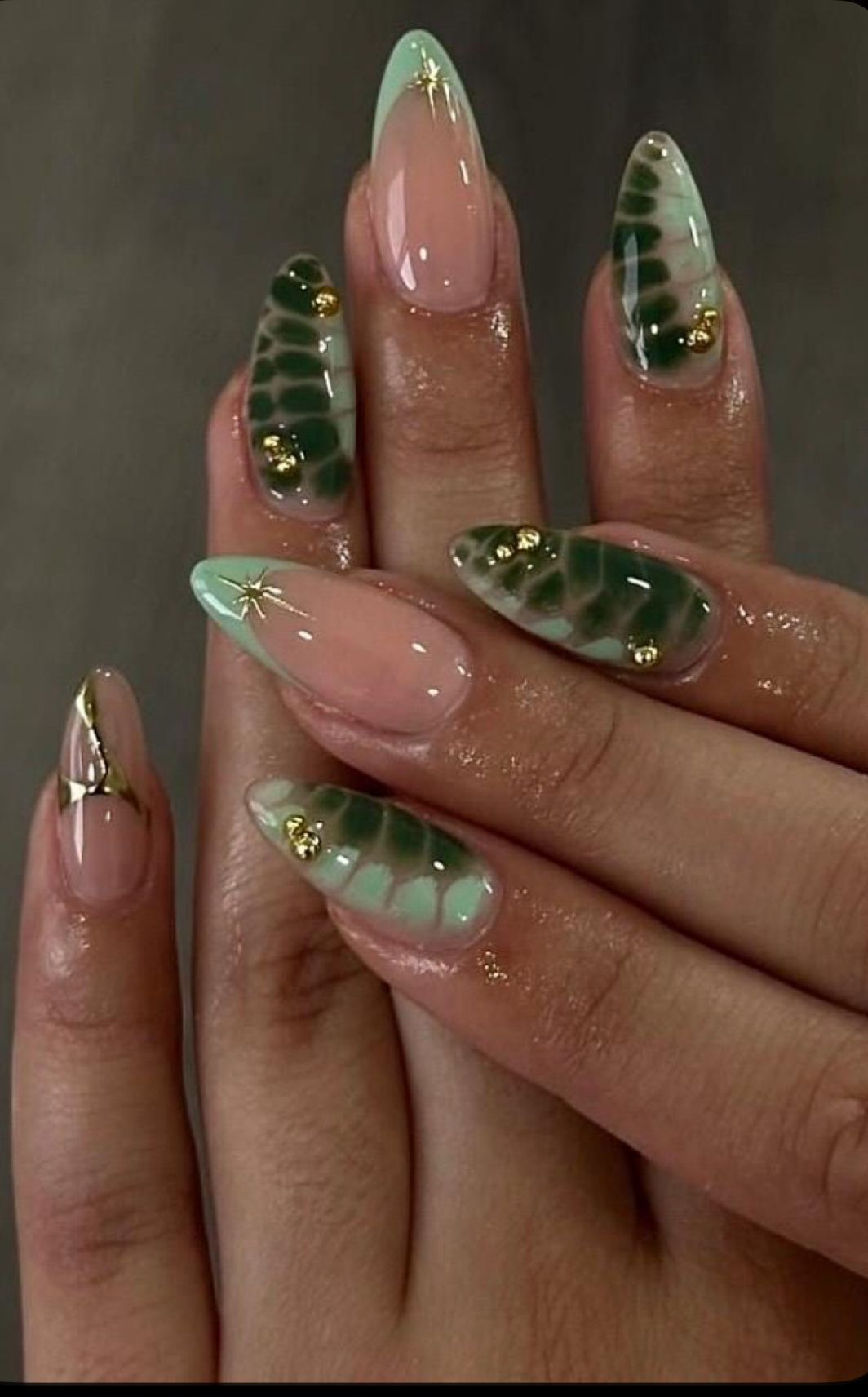 Groene marmerlook nagels